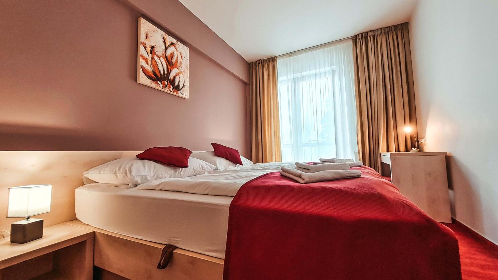 Crocus Hotel 4*