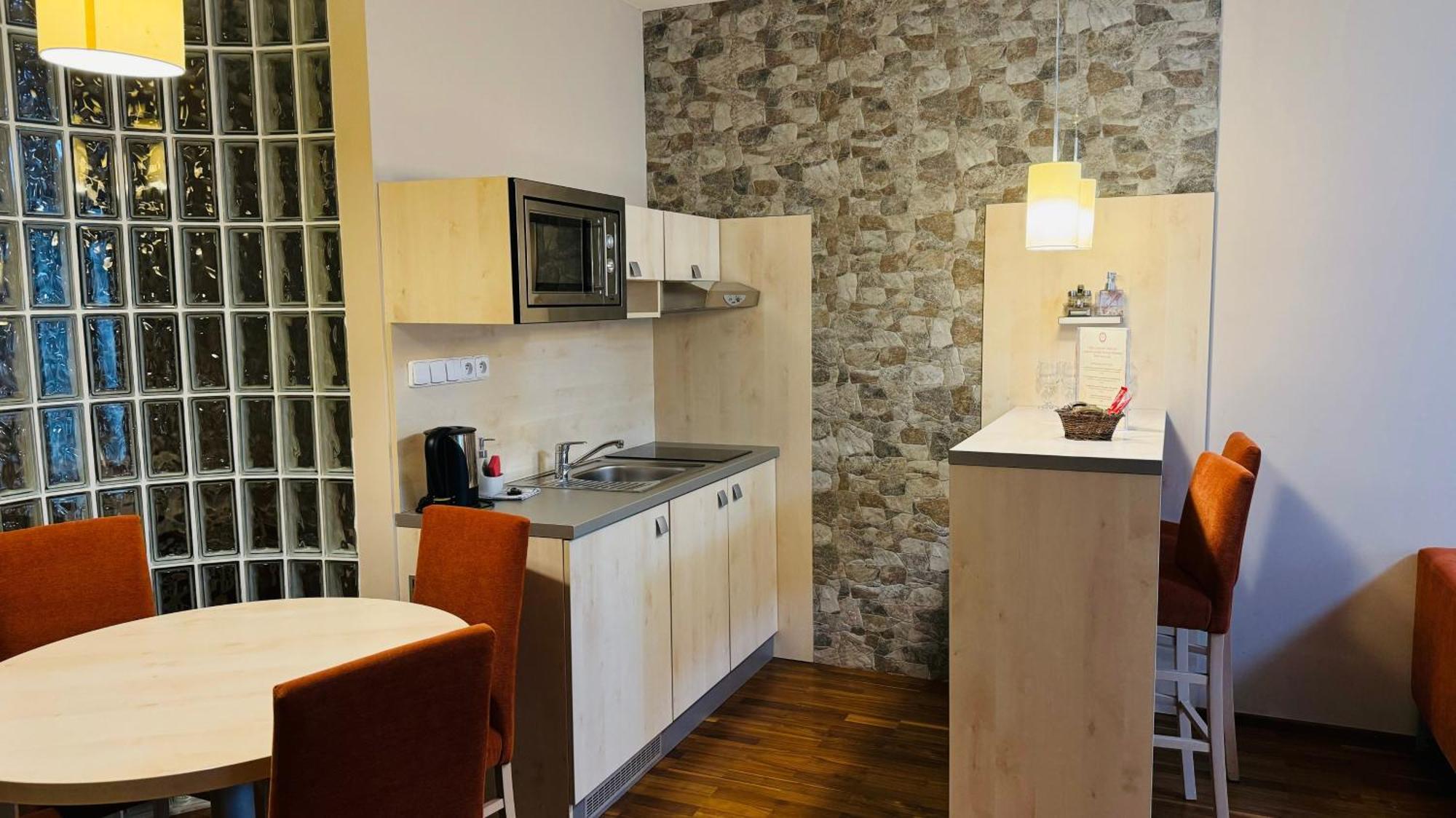 Crocus Hotel 4*